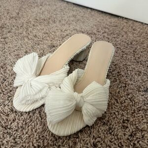 Elegant White Pleated Women's Sandals